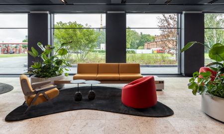 Interior design of the spacious 300 m² lobby of New Hanza office building completed
